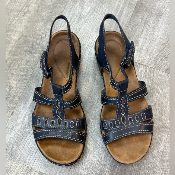 Clarks Strappy Sandals Size 8.5 - Picture 1 of 6